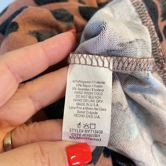 NWT ADORA animal print SOFT COZY fleece knit top accent buttons boat neck M - Picture 9 of 9